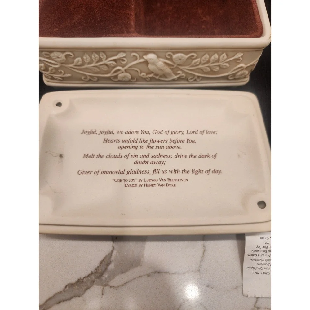Vintage 2003 Sparrows Club Porcelain Bird‎ Music Trinket Box Plays 
